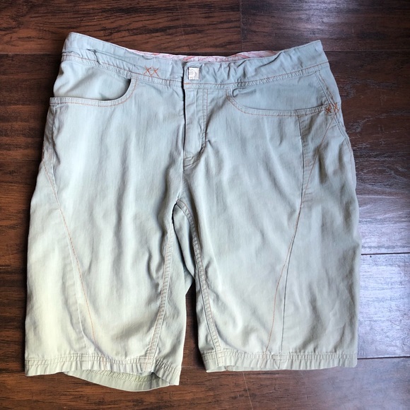 Mountain Hardwear Pants - Mountain Hardware Bermuda hiking cargo shorts sz 8
